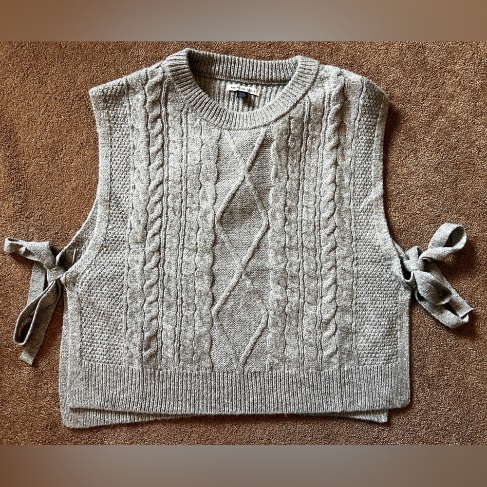 American Eagle sweater vest